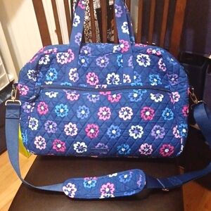 Vera Bradley Weekend large travel Tote bag Blue floral. Ellie Flowers pattern.